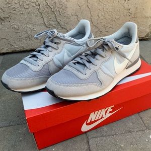 Nike Internationalist